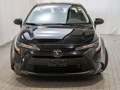 Used 2024 Toyota Corolla LE image 3