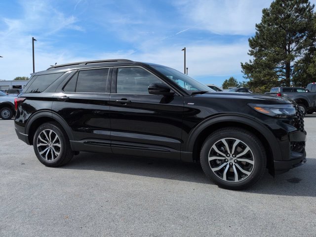 New 2027 Ford Explorer ST-Line RWD image 2