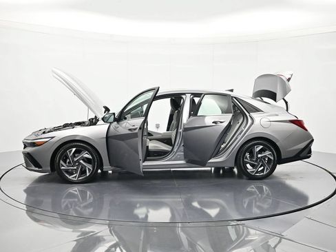 Used 2025 Hyundai Elantra Limited FWD image 49