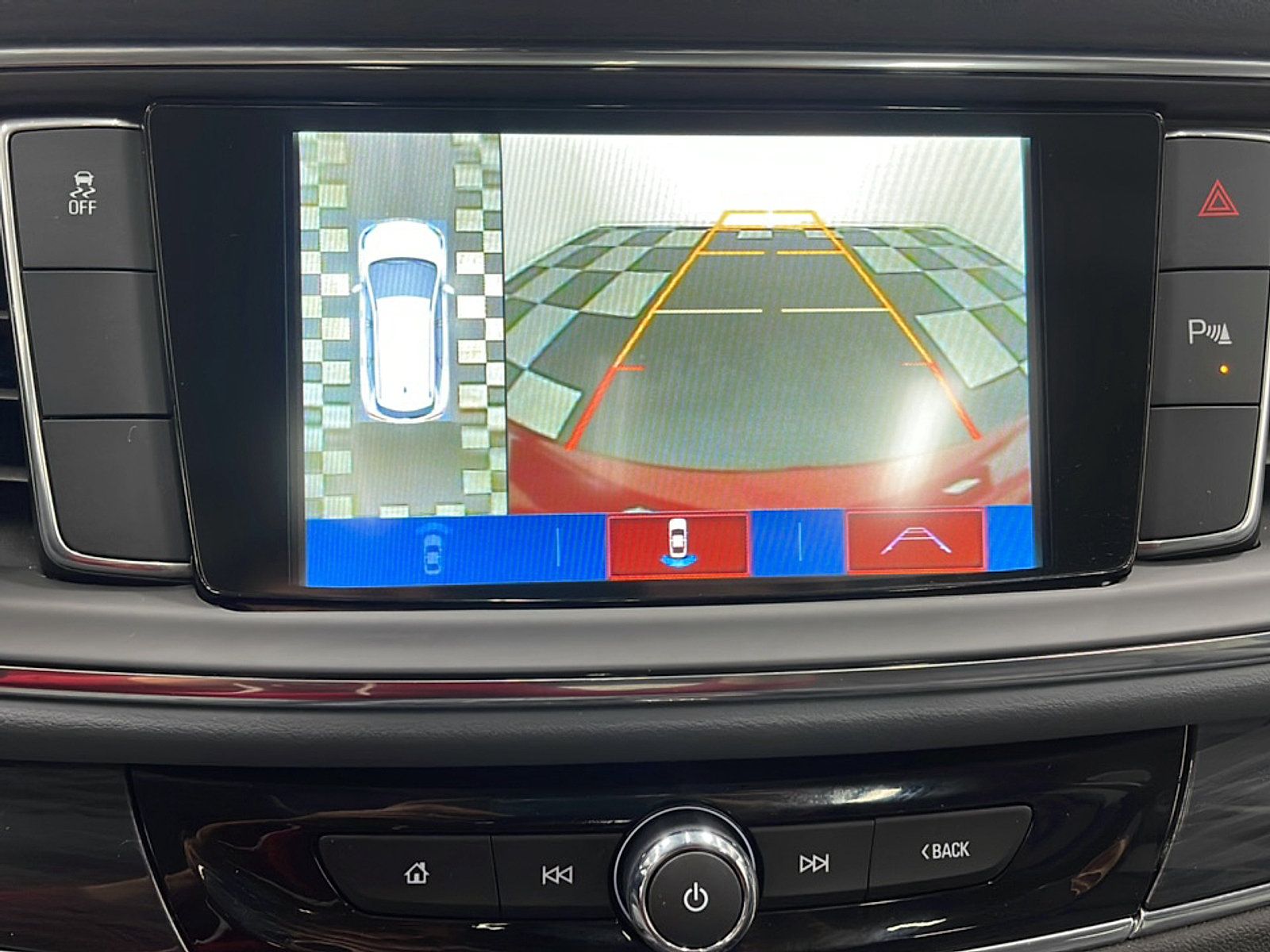 Used 2018 Buick Enclave Essence FWD image 10