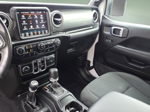 Used 2022 Jeep Wrangler Unlimited Sahara w/ Cold Weather Group image 26