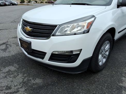 Used 2017 Chevrolet Traverse LS AWD/4WD image 9