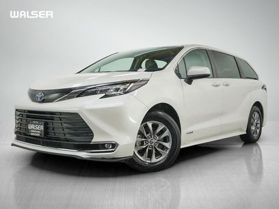 Used 2021 Toyota Sienna XLE