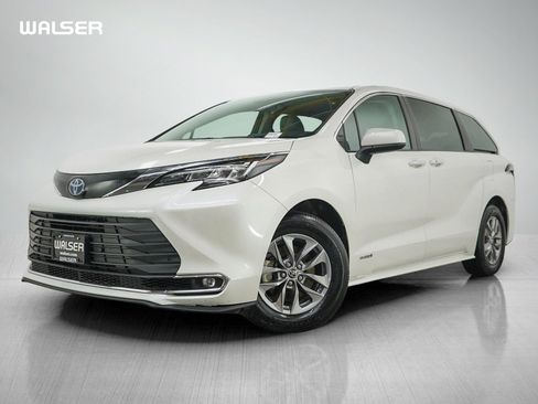 Used 2021 Toyota Sienna XLE AWD/4WD image 1