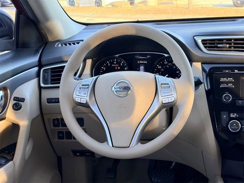 Used 2015 Nissan Rogue SV image 21