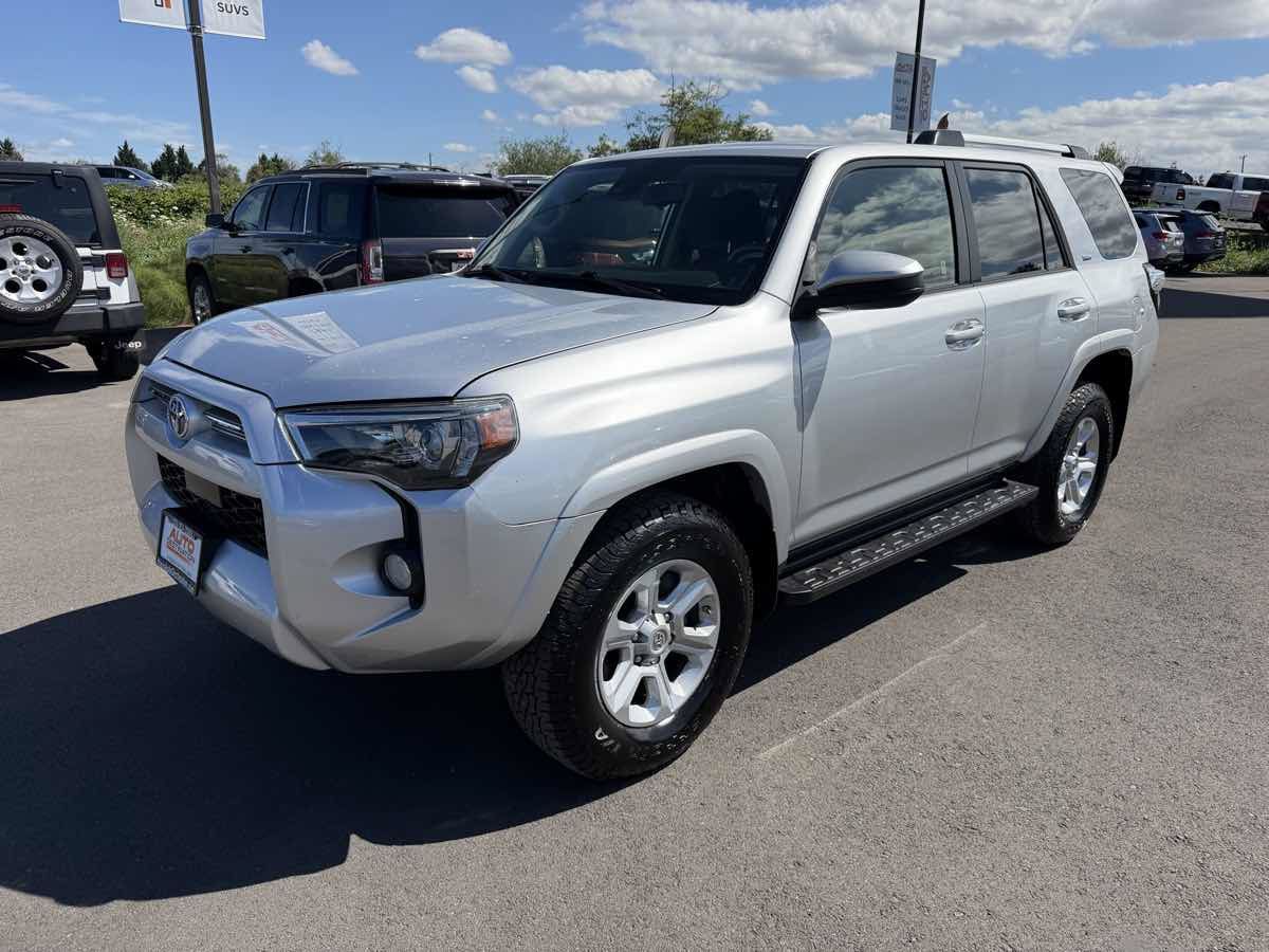 Used 2020 Toyota 4Runner SR5 AWD/4WD image 4