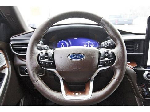 Used 2023 Ford Explorer King Ranch w/ Premium Technology Package image 14