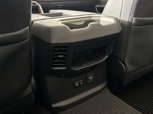 Used 2023 Toyota Tundra Limited AWD/4WD image 36