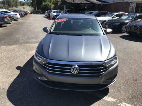 Used 2020 Volkswagen Jetta SE image 2