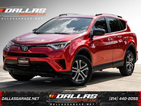 Used 2017 Toyota RAV4 LE FWD image 1