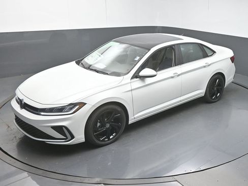 New 2026 Volkswagen Jetta SE FWD image 41