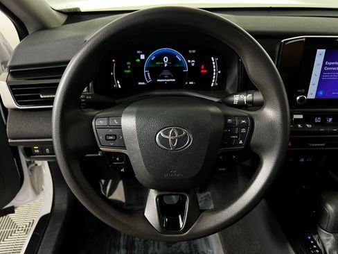 Used 2025 Toyota Camry LE image 14