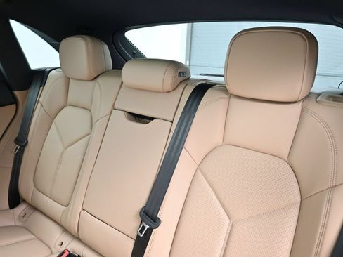 Certified 2026 Porsche Macan AWD/4WD image 6