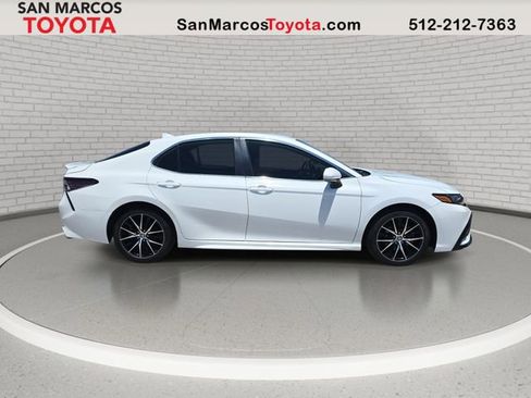 Used 2022 Toyota Camry SE FWD image 5