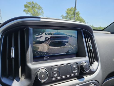 Used 2021 Chevrolet Colorado LT RWD image 2