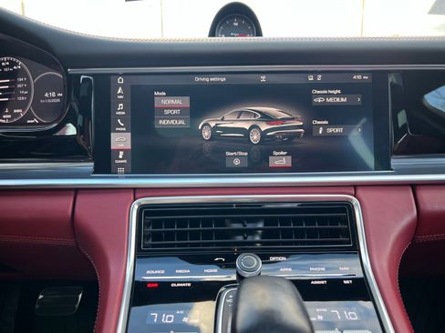 Used 2018 Porsche Panamera 4S image 36