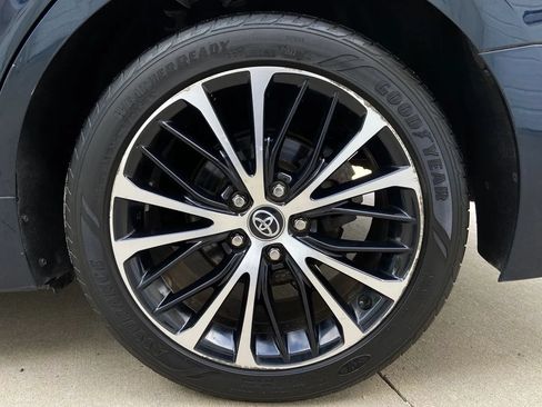 Used 2020 Toyota Camry SE FWD image 8