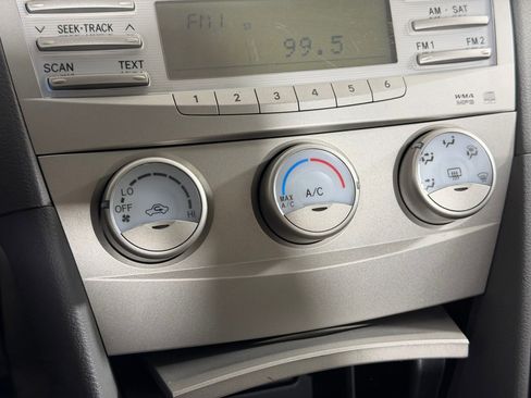 Used 2011 Toyota Camry LE image 28