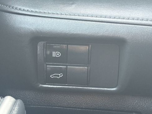 Used 2022 Toyota Highlander LE image 32