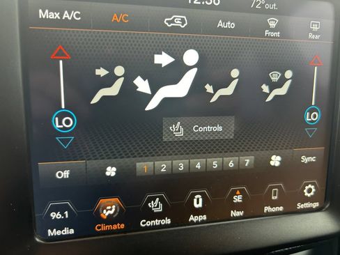 Certified 2022 Jeep Renegade Latitude w/ Convenience Group AWD/4WD image 26