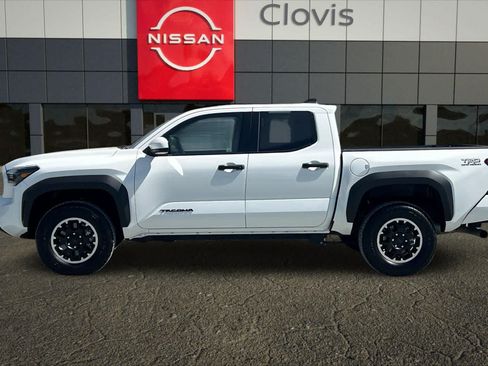 Used 2025 Toyota Tacoma TRD Off-Road AWD/4WD image 6