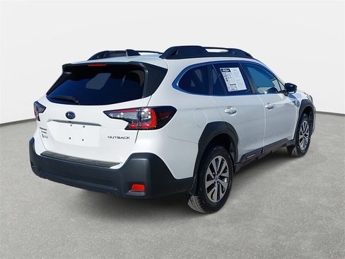Used 2023 Subaru Outback Premium image 5