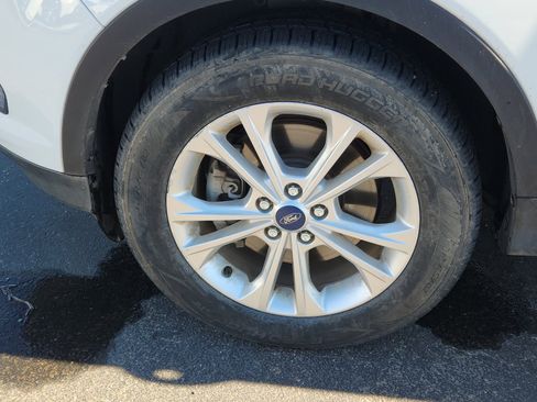 Used 2019 Ford Escape SEL image 7