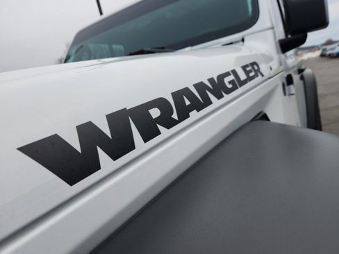 Used 2018 Jeep Wrangler Sport image 9