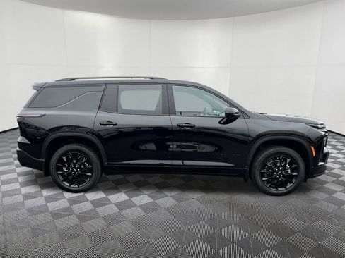 Used 2025 Chevrolet Traverse LT w/ Midnight/Sport Edition image 7