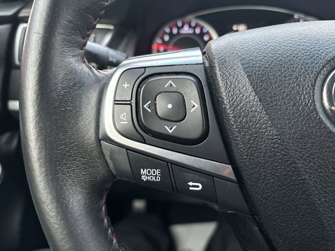 Used 2017 Toyota Camry SE image 19