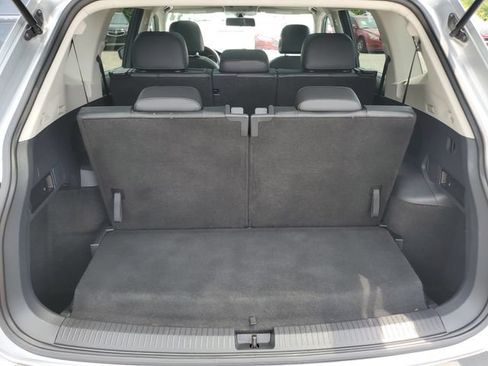 Used 2020 Volkswagen Tiguan SE w/ Panoramic Sunroof Package FWD image 9