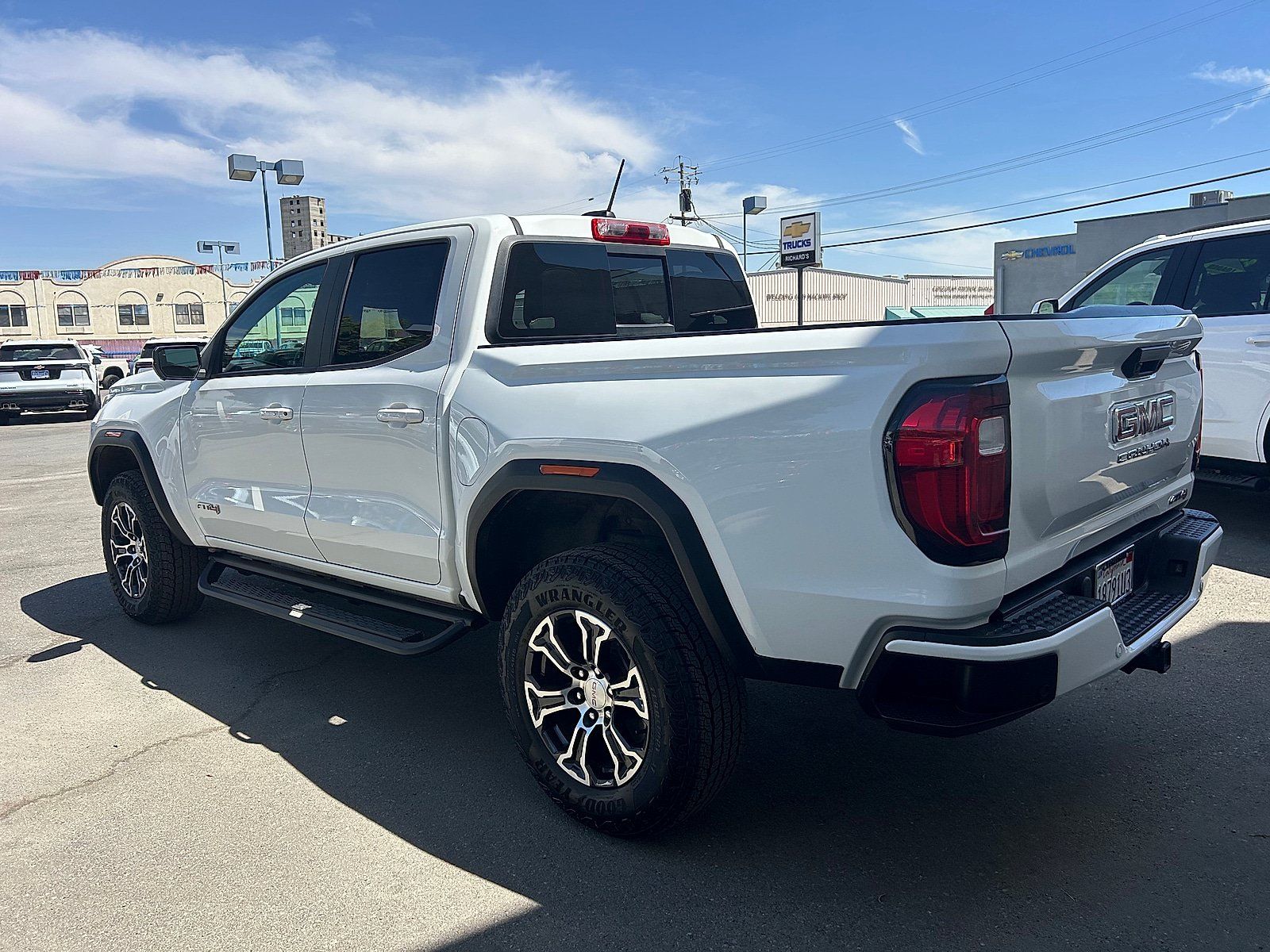 Used 2023 GMC Canyon AT4 w/ AT4 Premium Package AWD/4WD image 5