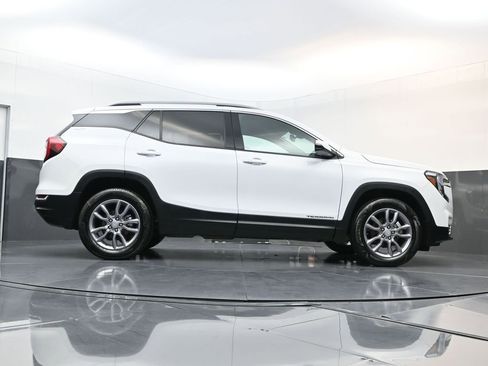 Used 2023 GMC Terrain SLT image 22