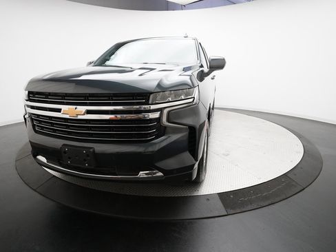 Used 2022 Chevrolet Suburban LT image 35