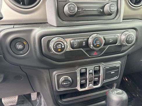 Used 2018 Jeep Wrangler Unlimited Sport S AWD/4WD image 19