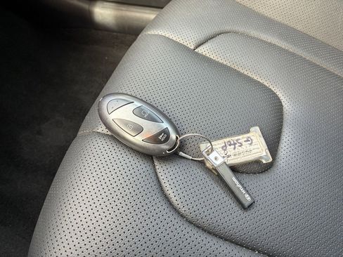 Used 2025 Hyundai Elantra Limited image 22