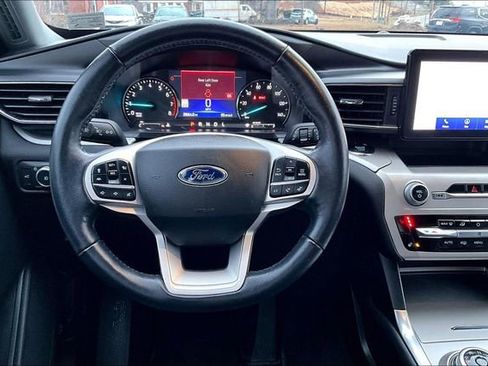 Used 2022 Ford Explorer XLT w/ Equipment Group 202A image 12