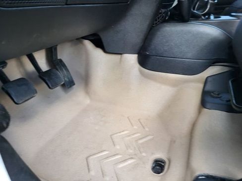 Used 2015 Jeep Wrangler Unlimited Rubicon w/ Connectivity Group image 17