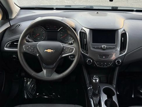 Used 2019 Chevrolet Cruze LT w/ Convenience Package image 28