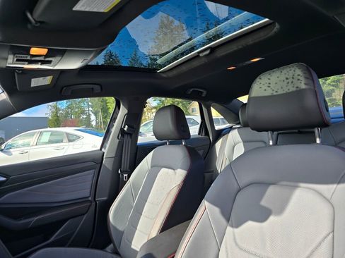 Used 2025 Volkswagen Jetta GLI Autobahn image 4