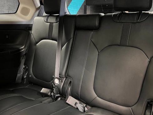 Used 2025 Honda Pilot Touring image 18