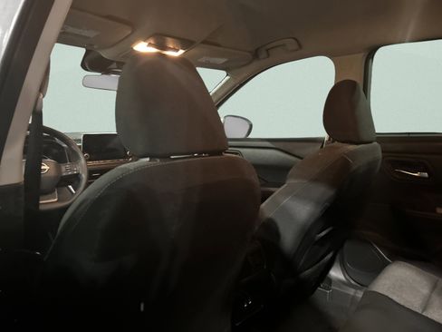 Used 2025 Nissan Rogue SV AWD/4WD image 16