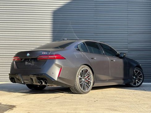 Used 2025 BMW M5 w/ Executive Package image 7