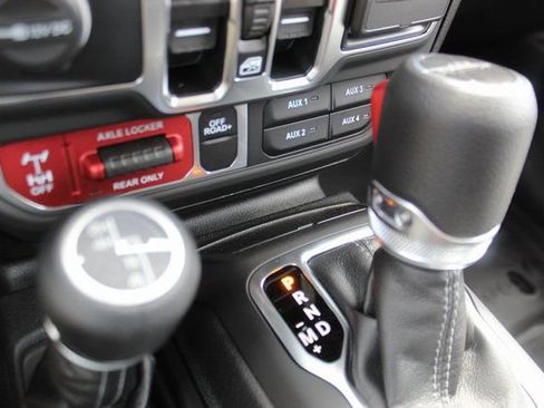 New 2025 Jeep Gladiator Willys image 17