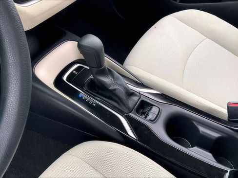 Used 2021 Toyota Corolla LE image 17