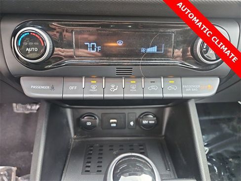 Used 2022 Hyundai Kona Limited image 17