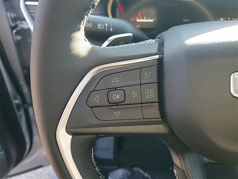 New 2025 Jeep Grand Cherokee Altitude image 13