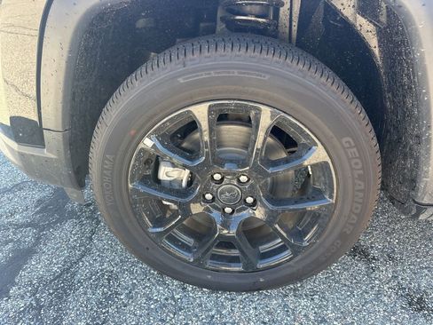 New 2025 Jeep Compass Latitude w/ Sun & Sound Group image 28