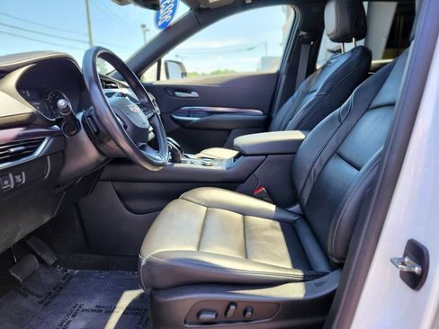 Used 2023 Cadillac XT4 Luxury w/ Cold Weather Package AWD/4WD image 16