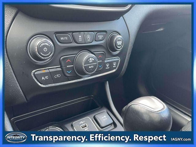 Used 2021 Jeep Cherokee Limited AWD/4WD image 30